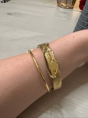 Vintage Gold Star-Engraved Bangle Bracelet - Women Jewelry